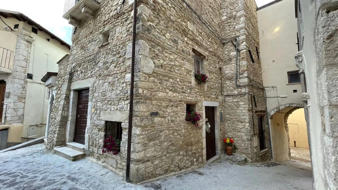 Casa Vacanze Margiu Pater Domus Goriano Sicoli Eksteriør billede